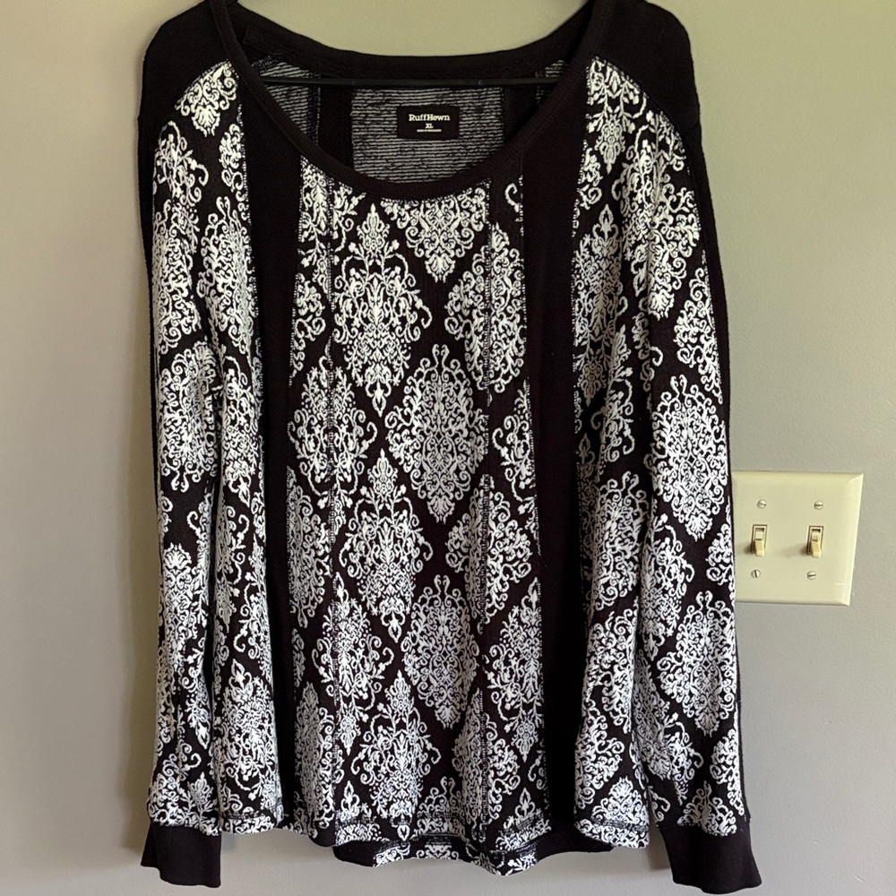 Ruff Hewn Black & White Damask Long Sleeve Top
